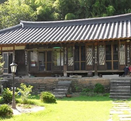 Goseong Choi Pilgan'S Old House Hotel Exterior photo