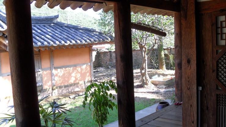Goseong Choi Pilgan'S Old House Hotel Exterior photo