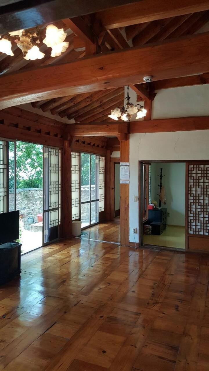 Goseong Choi Pilgan'S Old House Hotel Exterior photo